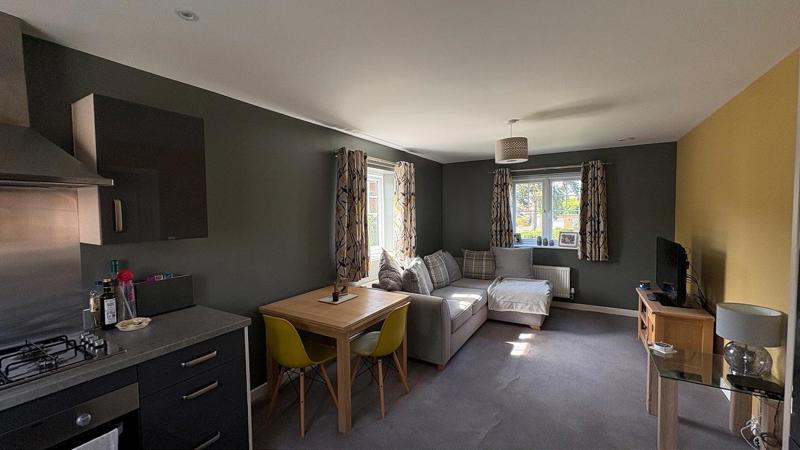 4 Robinson Avenue 1.jpg