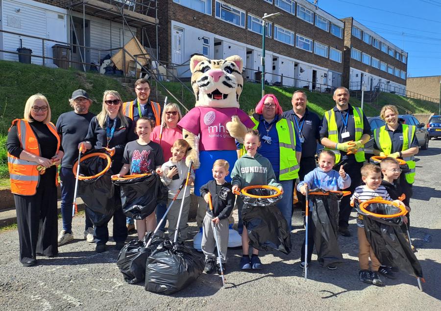 Residents tidy up estate as part of Spring Clean event
